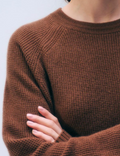 White + Warren CASHMERE WAFFLE SWEATSHIRT Cedar wood